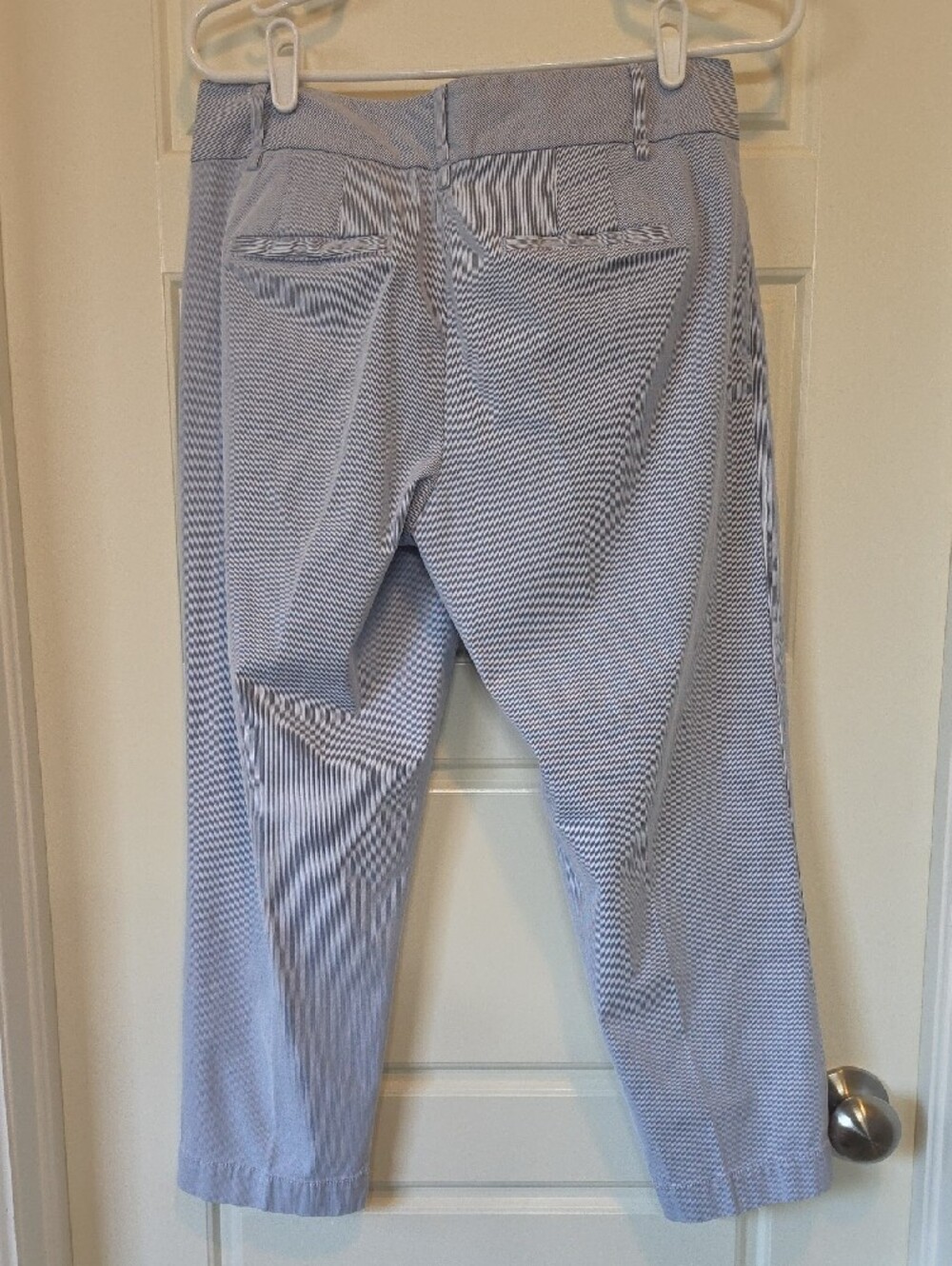 Loft Women's Seer Sucker Pinstripe Cropped Pants - Curvy 4 - Picture 6 of 7